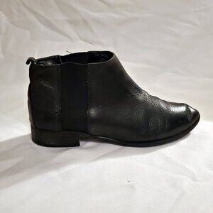 NINE WEST Black Leather Chelsea Zip Up Boots Sz 8 EUC